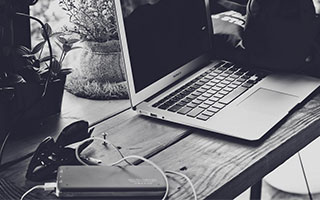 成都小仙女找男模鸡巴养身，哪知男模鸡巴是毒棒，插谁谁烂草完骚逼流脓烂成花，婊子贱种天生一对！