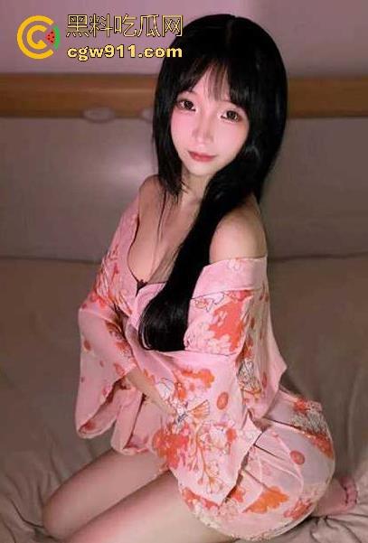 b站福利姬【一条小糖糖】玉体白皙美腿修长，颜值可爱甜美，却只发擦边素菜荤价，最新付费福利曝光！