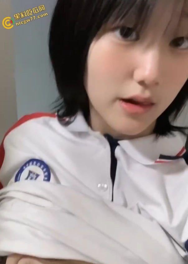 河北校花【王若玮】清纯校服藏大奶骚货!粉嫩骚逼尽显骚媚,清纯女神颜值唯美至极!-6