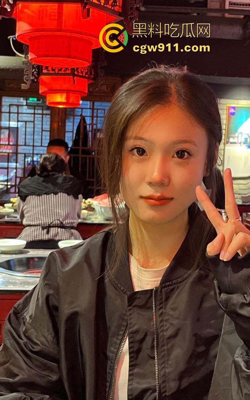 湖南师范清纯学姐【林媚辰】私密视频流出,外表仙女般纯净,谁知私下骚浪如妖,骚逼粉嫩极致淫骚!-2