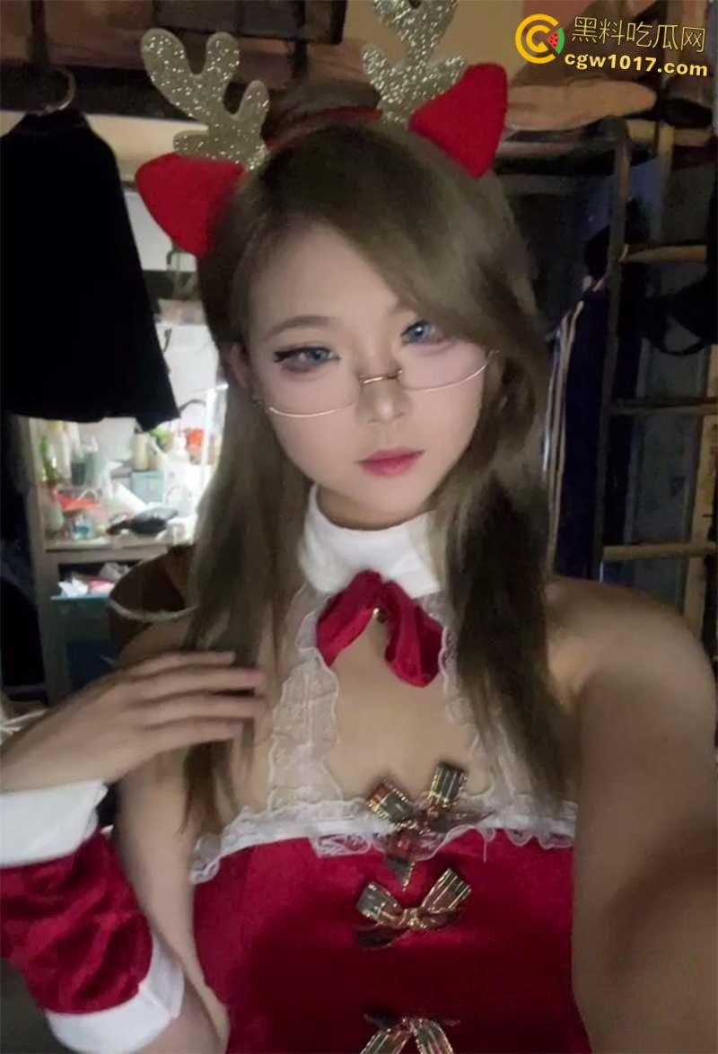 清纯学妹网黄【超级困】，顶级稚感神颜尤物，白衬黑丝摇奶狂舞，全裸漏乳掰穴挑逗，淫骚抠弄自慰狂摇 ！