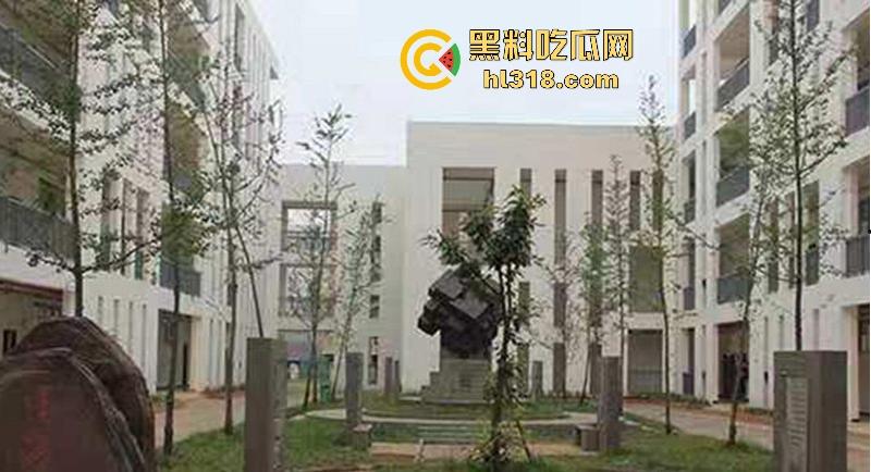 四川仁寿第二职高,小情侣楼梯间激情性爱,少女墙角舔屌被偷拍,在校园上演活春宫,刺激无比!-2