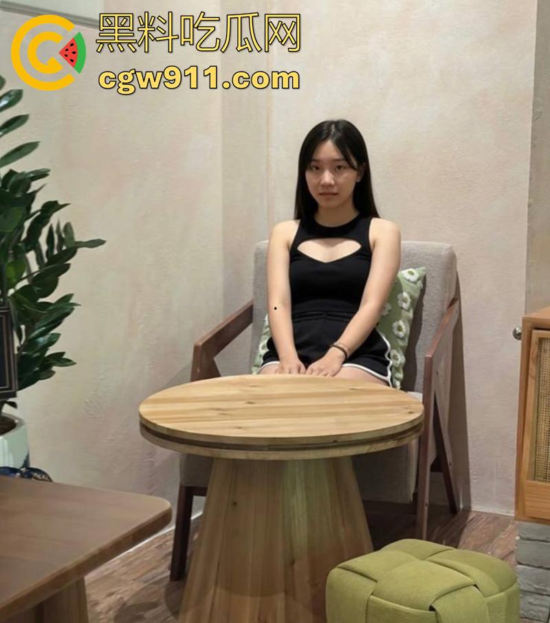 湾湾极品母狗ins裸照,大秀粉嫩白虎穴,渴望找一个大陆男友,颜值清纯翘臀肥嫩,有没有想试一下的?-2