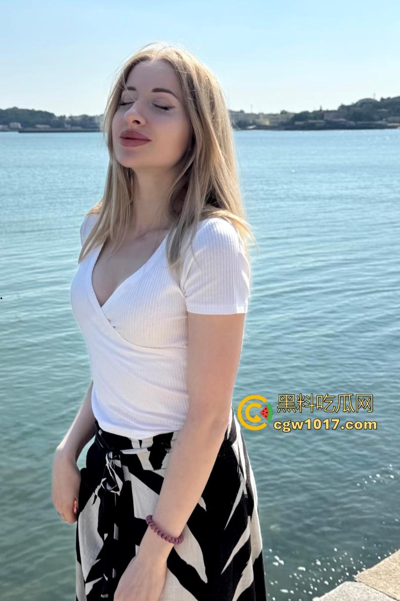 邪恶之家【PerverseFamily】重口颜料灌肠，变态女神屁眼喷彩虹颜料，美穴再灌颜料被大棒猛轰流料汁！