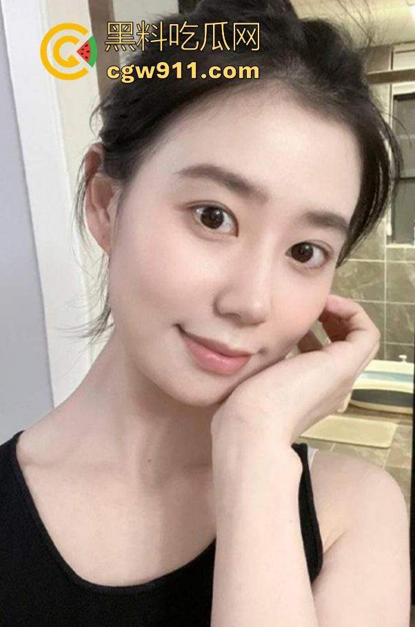 秦皇岛极品人妻少妇【魏文捷】情趣内衣诱惑情人爸爸，主动后入骑乘榨精，欲求不满的性瘾者，被调教成小母狗！