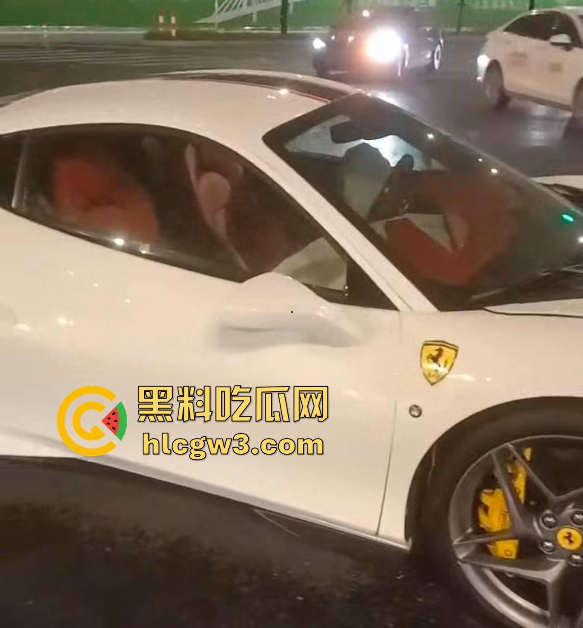 嘉兴海盐百货门口突发车祸!法拉利与斯柯达激烈碰撞,气囊齐爆损失惨重,维修账单成谜!-5