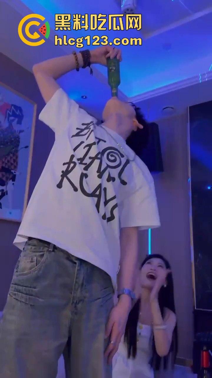 小仙女白天赚大叔的钱，晚上KTV点男模互动，玩得比你想象的更花！