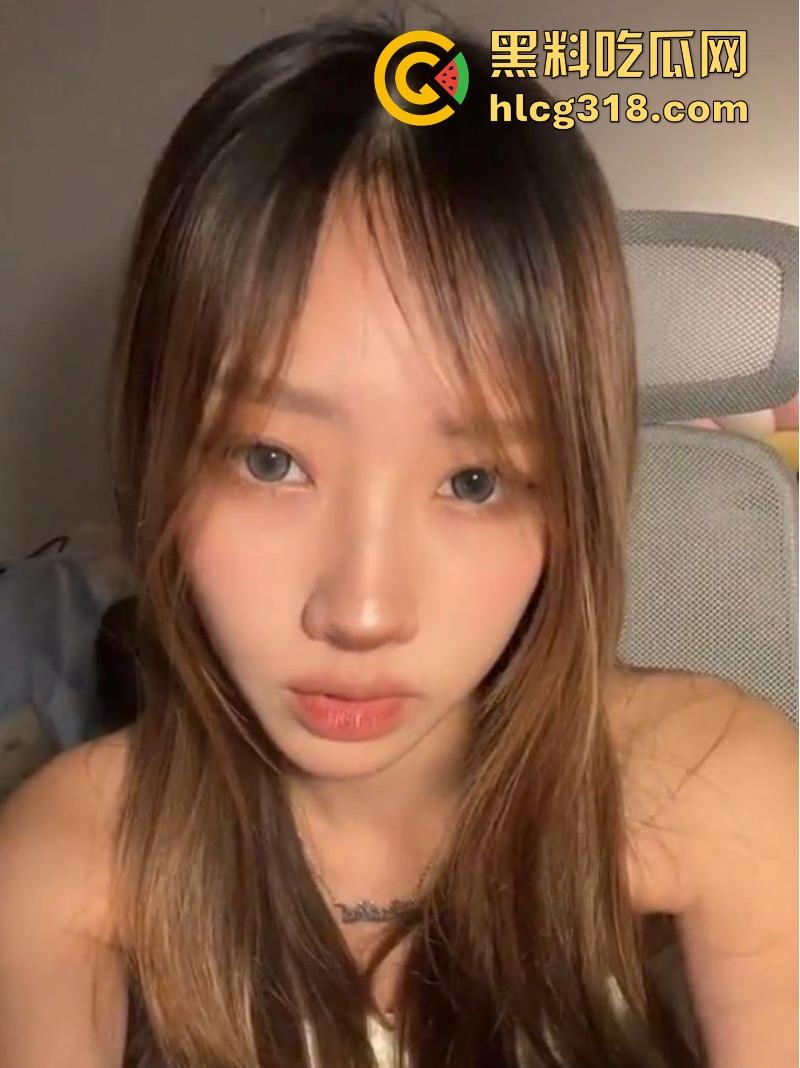 新南威尔士大学【黄立莹】极品清纯女留,粉嫩美乳反差诱惑,露脸口交无套后入,浪叫声让人销魂!-2