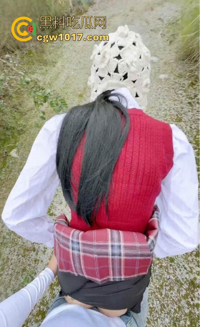 接长腿女儿放学,天气太冷女儿贴心的为我暖暖鸡巴,直接在工地旁边跟女儿车震起来,插完逼又插女儿屁眼!-9