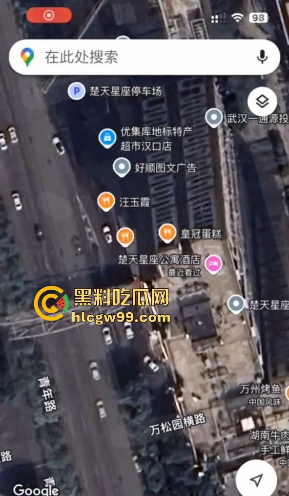 武汉花园道ICC天桥惊现断头惨案,跳楼不成被栏杆拦腰斩断,血浆横飞,画面惨烈重口慎入!-3