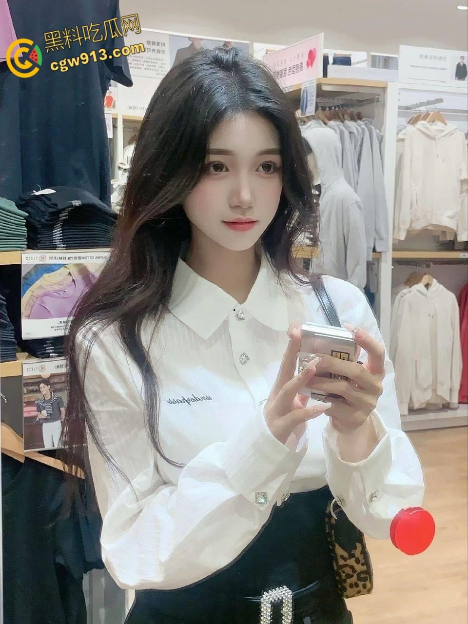 快要开学饥渴难耐的妹妹，穿着性感高跟豹纹情趣套装，要跟我打离别炮，欲望高涨扒开内裤猛插小穴！