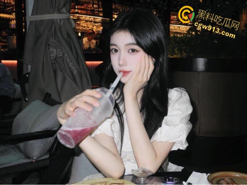 快要开学饥渴难耐的妹妹,穿着性感高跟豹纹情趣套装,要跟我打离别炮,欲望高涨扒开内裤猛插小穴!-2