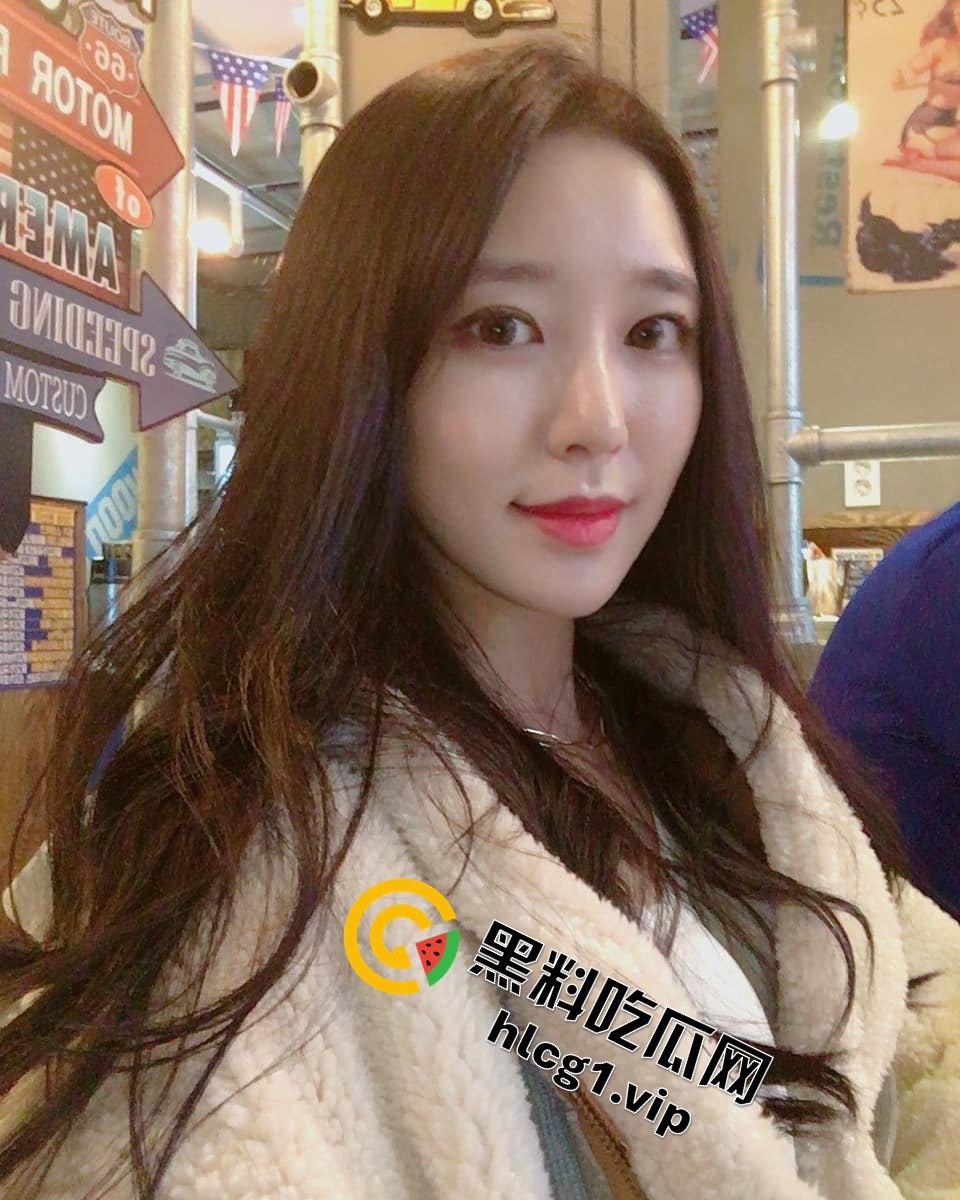 极品高颜值大长腿女神Ryooh私密视频流出!与男友的亲密画面震撼曝光-8