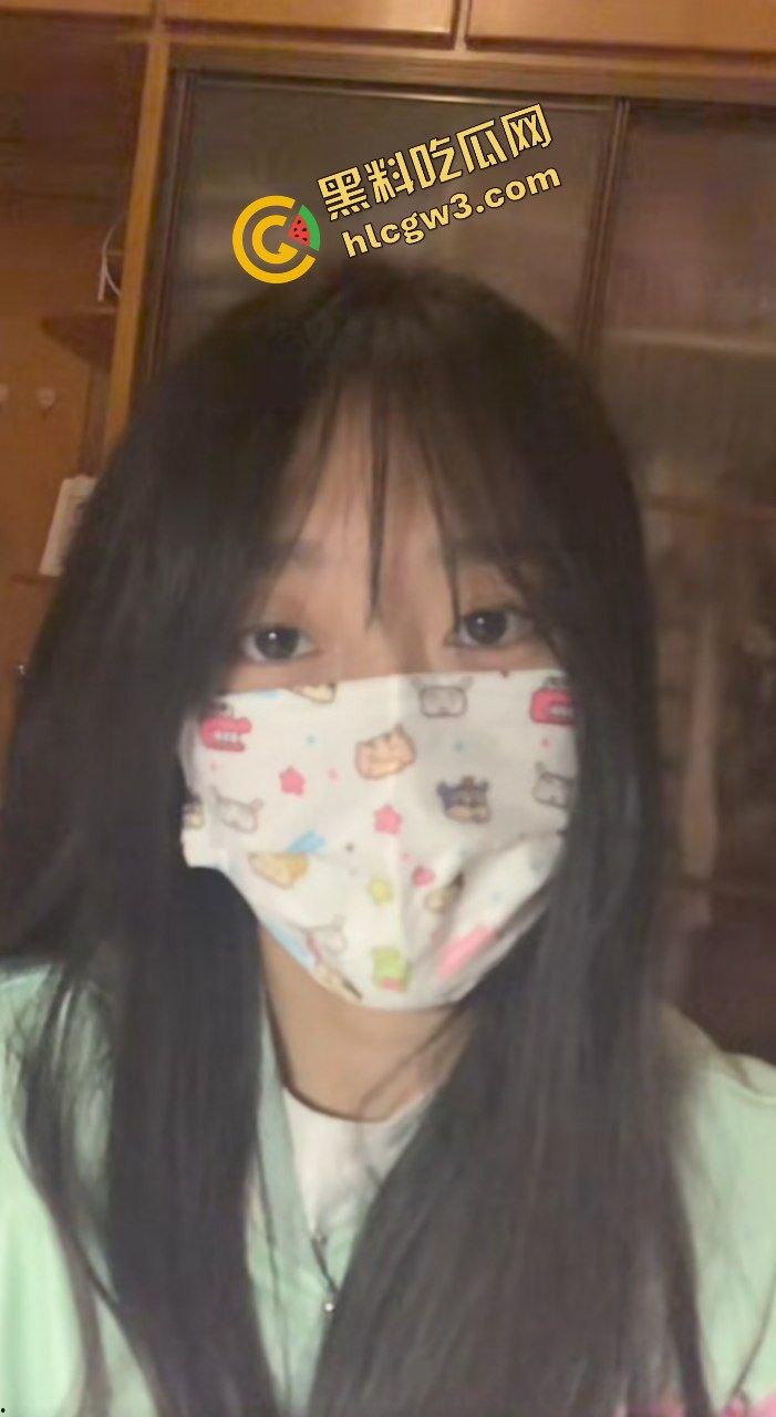 贵溪职业中学反差精神口罩妹【李诗涵】与职高小混混多人激情 小房间内各种草逼!独家流出!-5