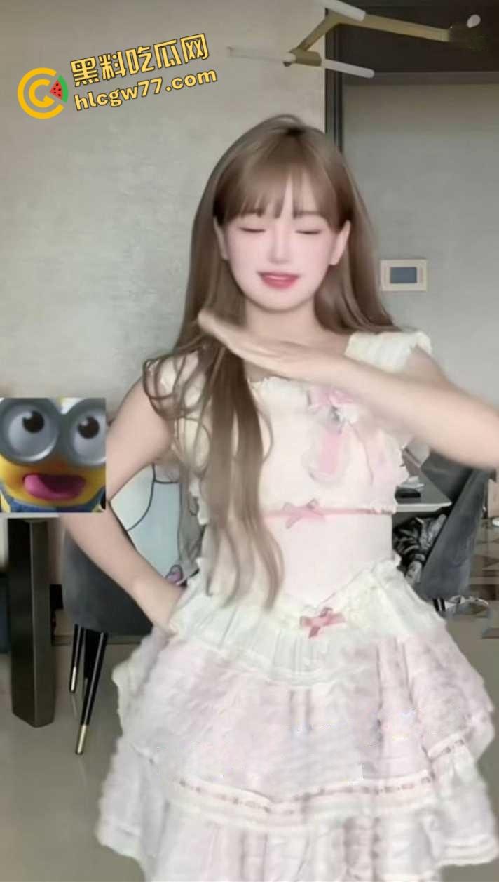 重庆工商大学经济学院女大学生【沈琪】平时就是衣服富贵千金模样 原来是给人当小三视频被曝光!-3