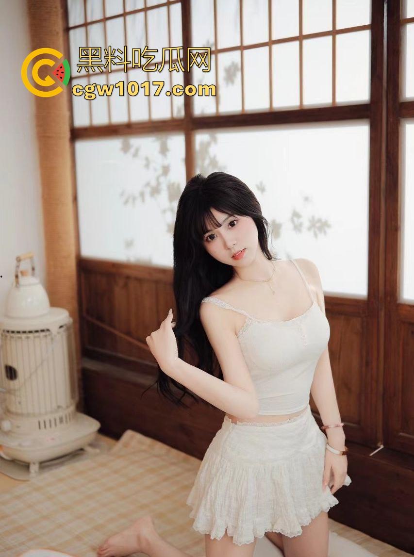 抖音高颜值尤物网红【Mmakcas】不雅视频曝光,短视频里的擦边女神,广州天价逼,淫水喷溅如泉涌!-3