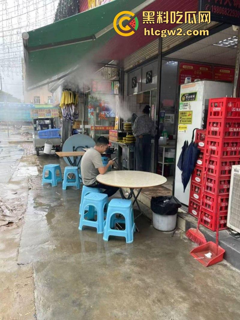 这么卷吗?广东中山市网红店【肠粉姐姐】黑丝长腿大美女现在卖肠粉都需要低胸职业装-4