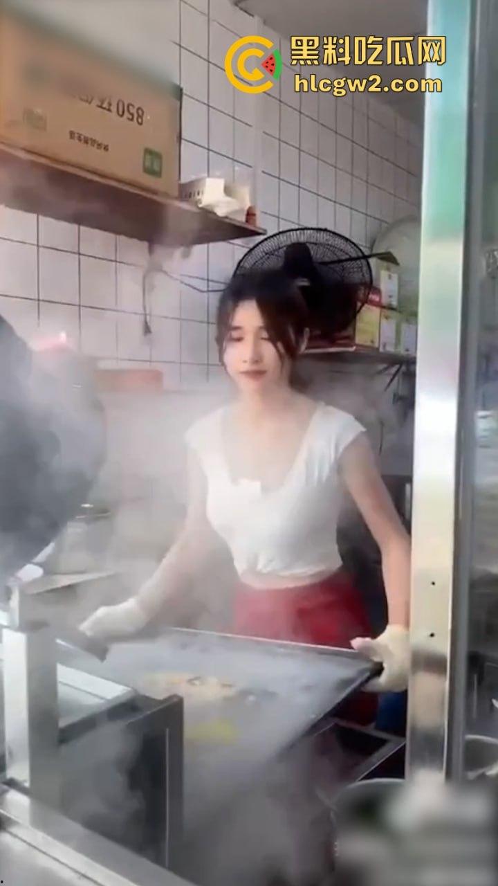 这么卷吗?广东中山市网红店【肠粉姐姐】黑丝长腿大美女现在卖肠粉都需要低胸职业装-6