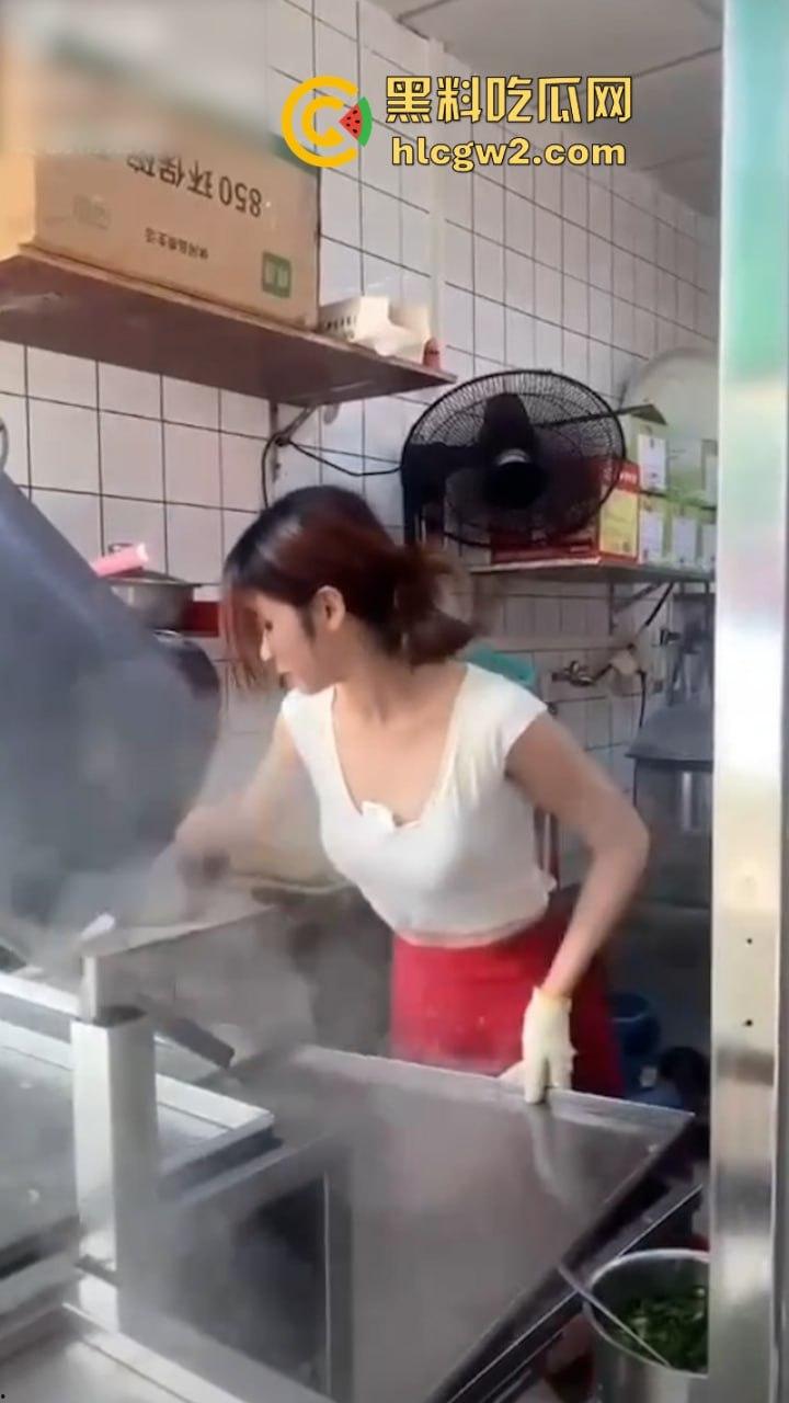 这么卷吗?广东中山市网红店【肠粉姐姐】黑丝长腿大美女现在卖肠粉都需要低胸职业装-7