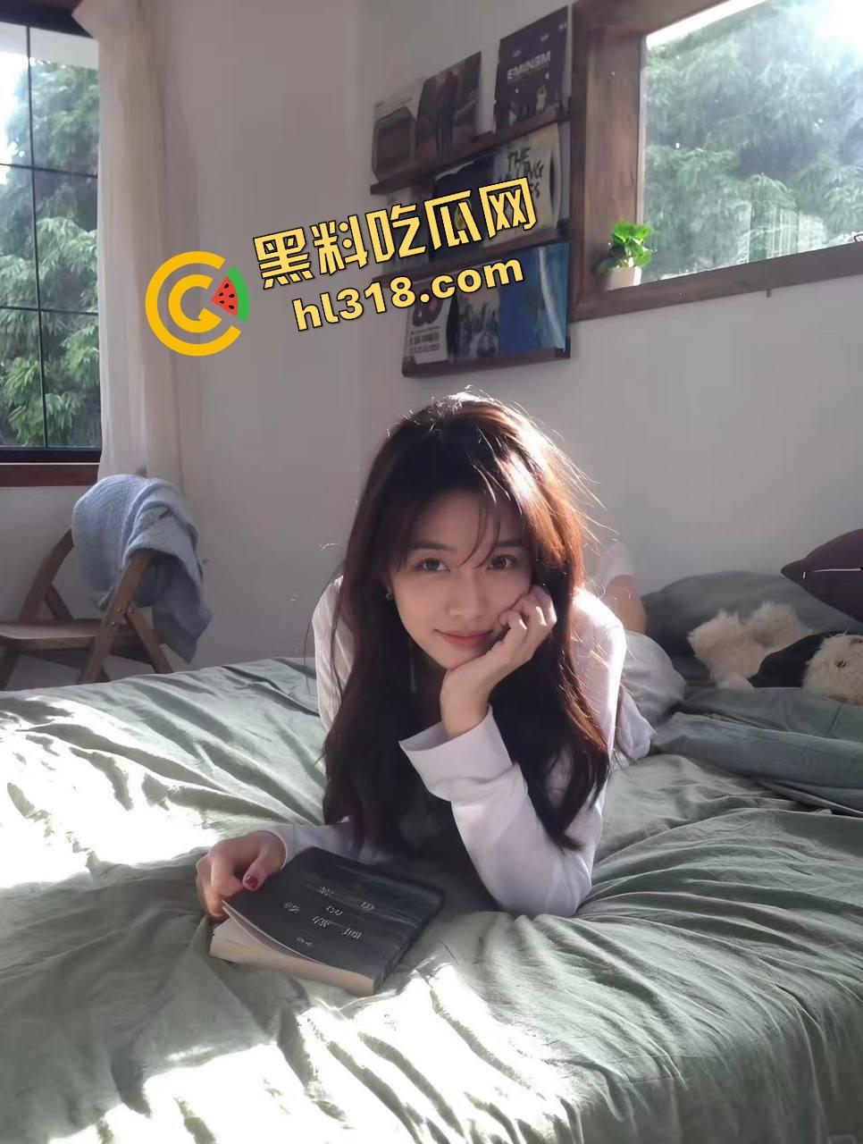 火车卧铺艳遇记,车上先干一炮,带回酒店操到天亮,活好骚劲足根本操不腻,这种极品小母狗谁遇谁上头!-2