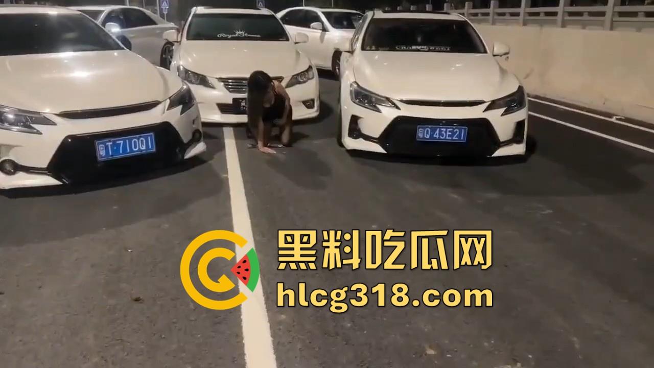 深夜出来溜车随便跟车队模特来场友谊赛！性感黑丝精神小妹 在线无套后入！