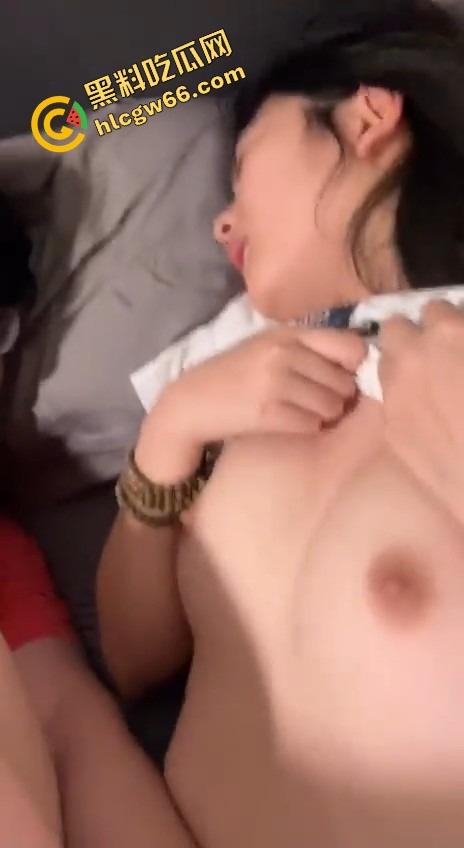 哥是废物,嫂子是我的肉窟窿!每天掰着小穴等我插,白天带婚戒,晚上跪着吃我屌!-7