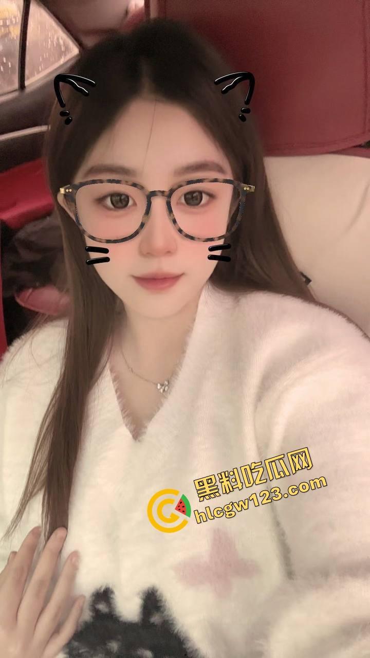 万物皆可插 她逼比收纳箱还万能,嫩妹用整根黄瓜怼逼胡萝卜插菊操到抽搐,差点送医院!-2