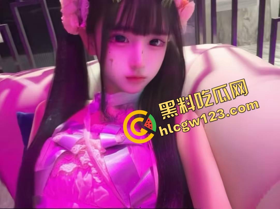 万物皆可插 她逼比收纳箱还万能,嫩妹用整根黄瓜怼逼胡萝卜插菊操到抽搐,差点送医院!-3