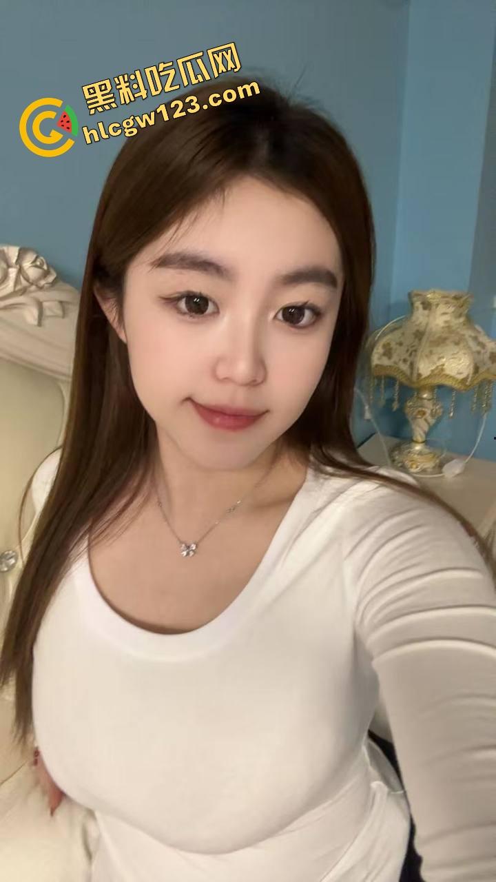 万物皆可插 她逼比收纳箱还万能,嫩妹用整根黄瓜怼逼胡萝卜插菊操到抽搐,差点送医院!-5