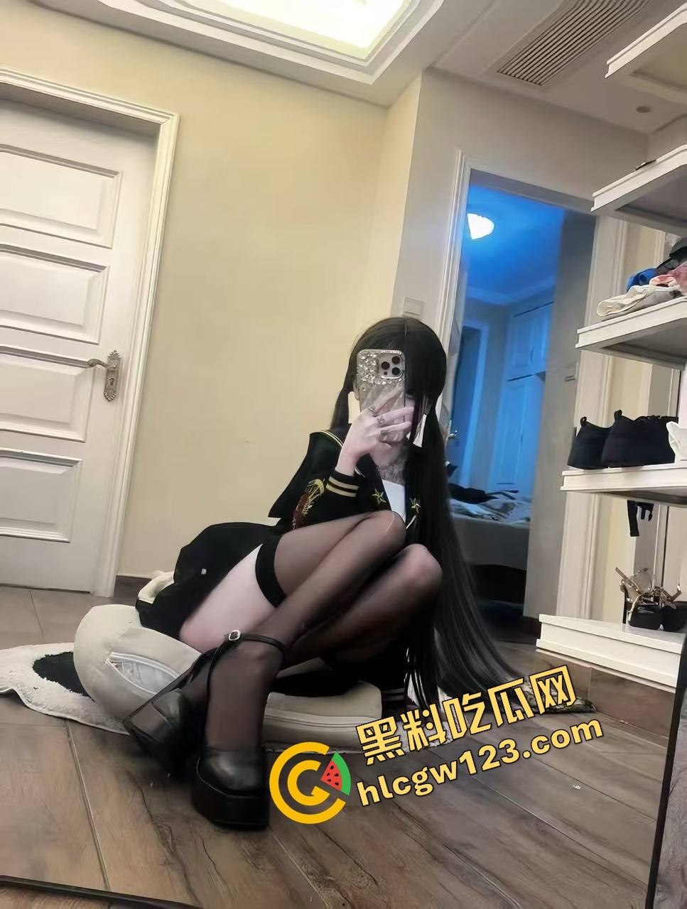 万物皆可插 她逼比收纳箱还万能,嫩妹用整根黄瓜怼逼胡萝卜插菊操到抽搐,差点送医院!-7