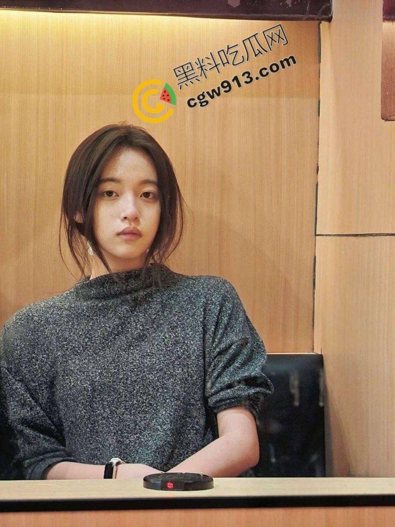 安徽师范美少女的秘密：极致诱惑与色情欲望的交融，吸吮大屌口活一流技术精湛