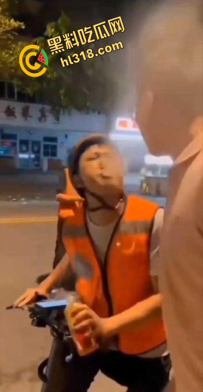 君子动口不动手，达州代驾口水战，用矿泉水喷对面一脸，伤害不高侮辱性极强，代驾小哥技高一筹啊！-6