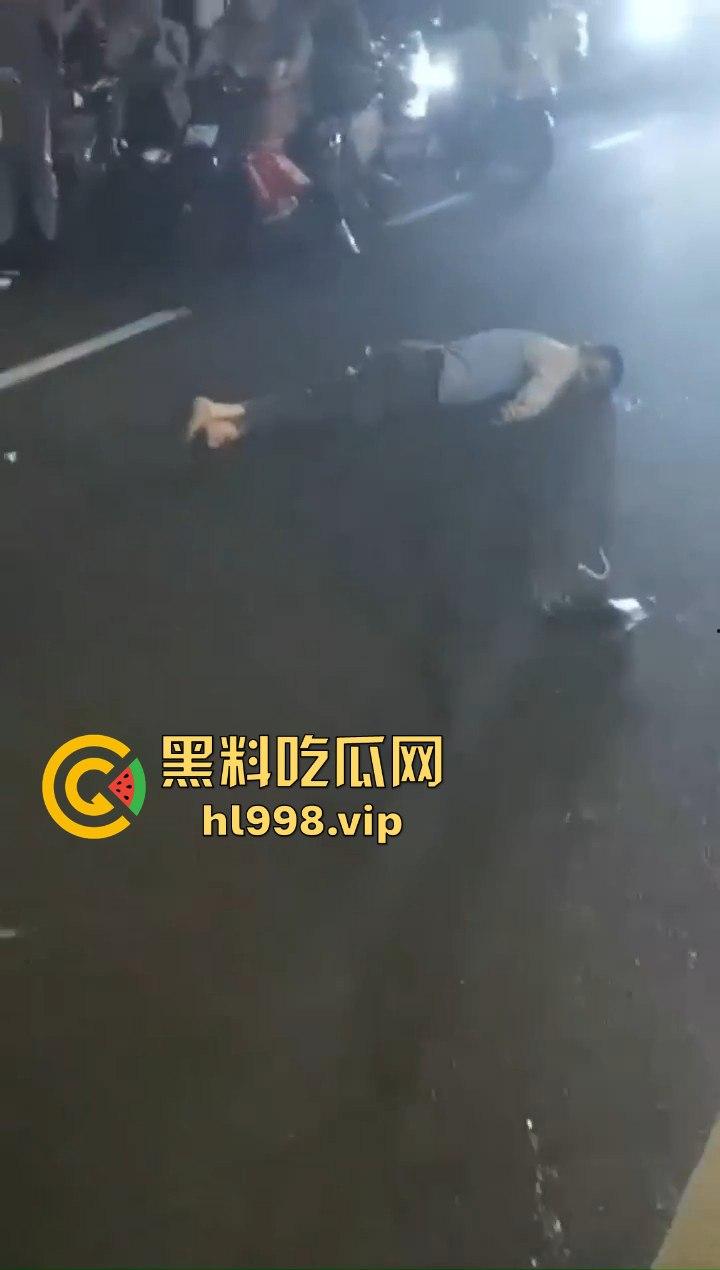 福州惊现比亚迪元怼威马,乘客嘴贱把司机吵崩溃,硬是要带人一起见阎王!-3