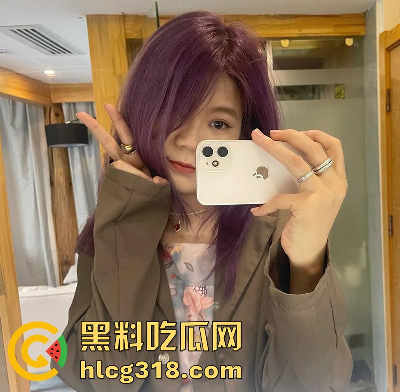 杭州173长腿母狗【王晓冰】，细腰长腿美臀诱人，沦为富二代母狗，后入啪啪自拍视频流出！