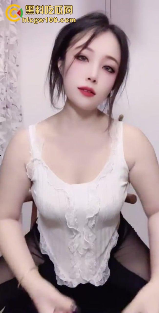 快手网红17万粉丝【完全无视】本名莹莹 各种情趣内衣魅惑摇臀 网袜黑丝肥鲍若隐若现-4