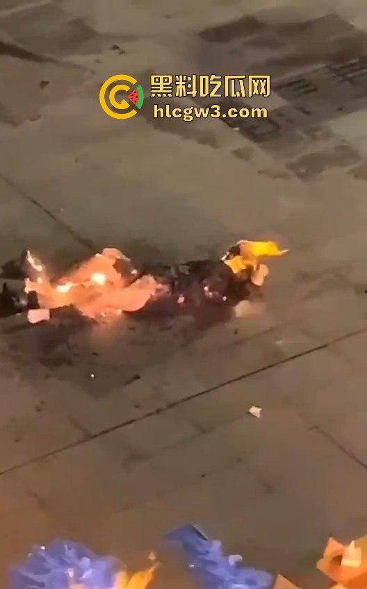 重庆南坪江南装饰城突发火灾！火光冲天令人心惊，愿所有人都能平安无事！