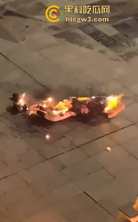 重庆南坪江南装饰城突发火灾!火光冲天令人心惊,愿所有人都能平安无事!-4