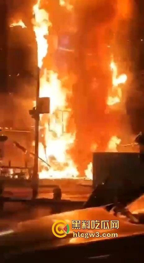 重庆南坪江南装饰城突发火灾!火光冲天令人心惊,愿所有人都能平安无事!-6