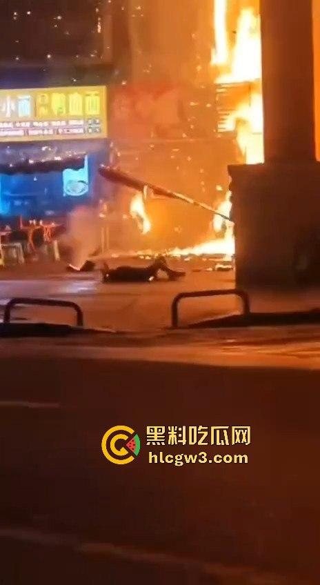 重庆南坪江南装饰城突发火灾!火光冲天令人心惊,愿所有人都能平安无事!-10