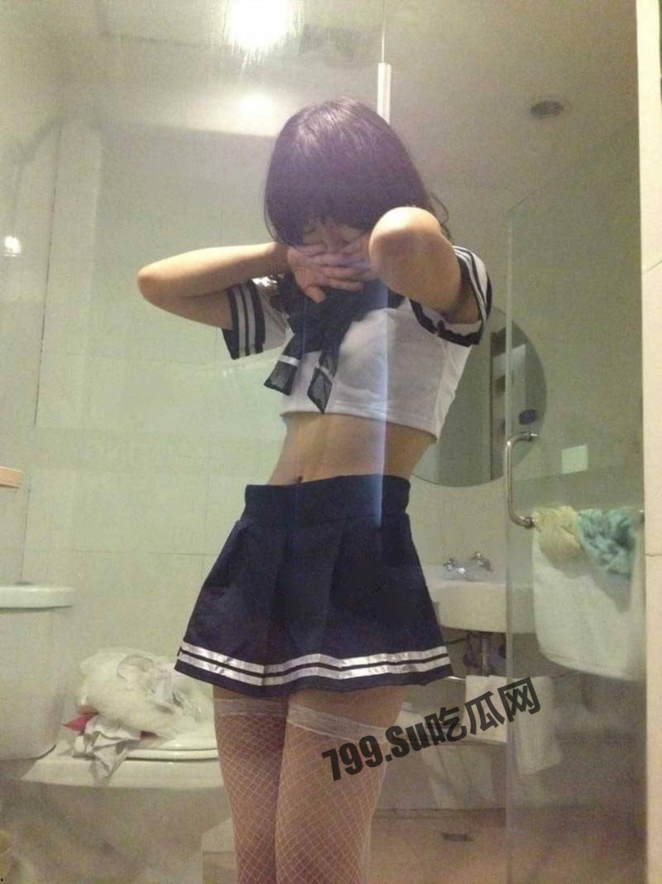 云盘泄密 大一小情侣情趣房啪啪视频流出 青涩探索 SM 新玩法 略显生疏 但充满了青春荷尔蒙的味道