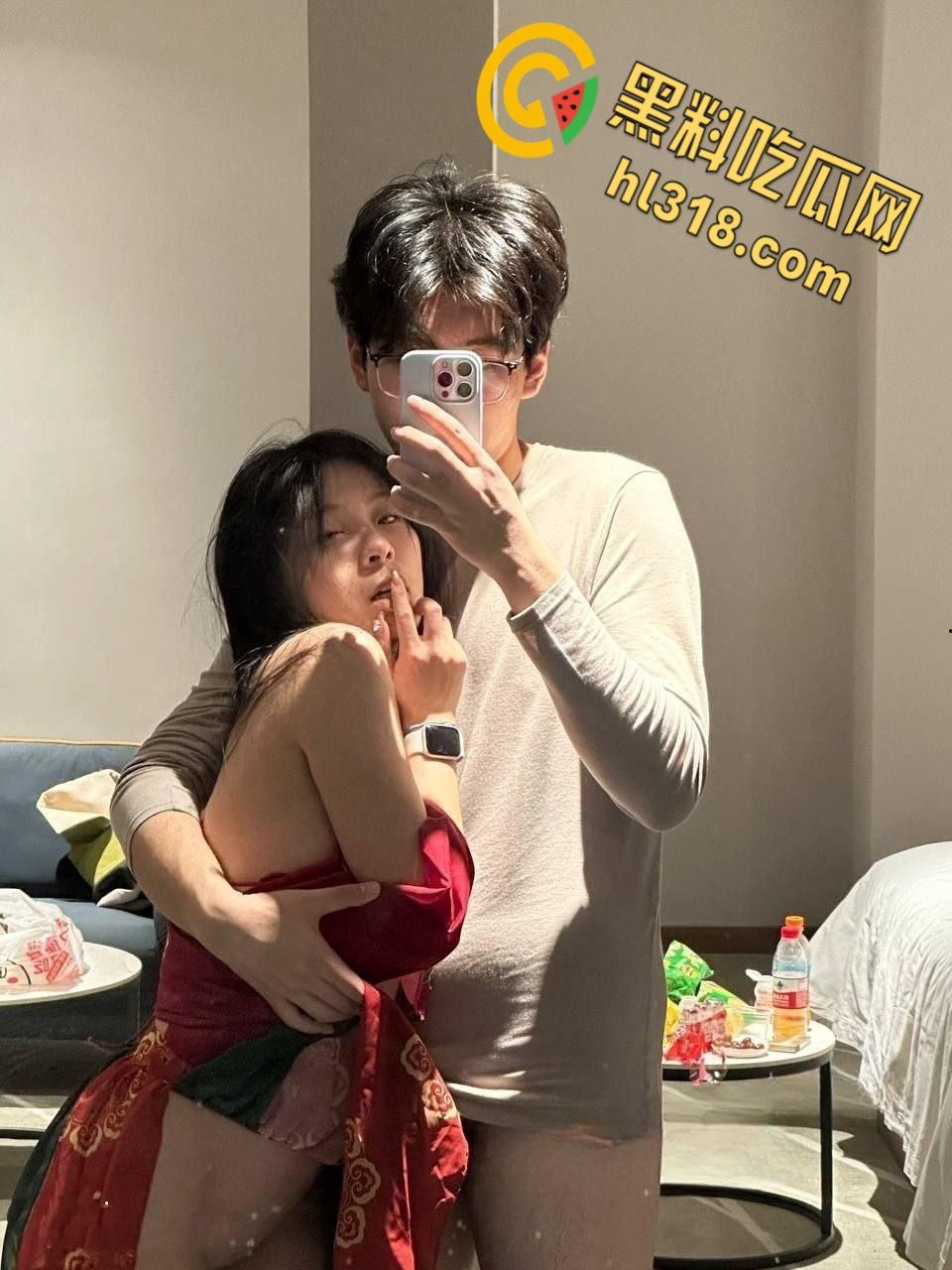 金主包养极品妹妹流出，各种情趣诱惑装，户外楼梯间野战，不愧是天生就是吃这碗饭的！-4