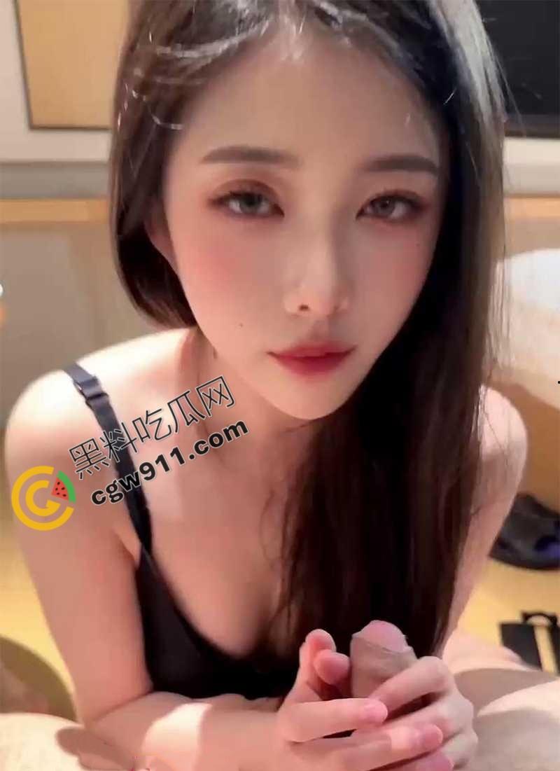 深圳人妻李文丽的3P淫乱盛宴！丰满美乳和翘臀美穴狂野夹击，顶级颜值骚劲十足