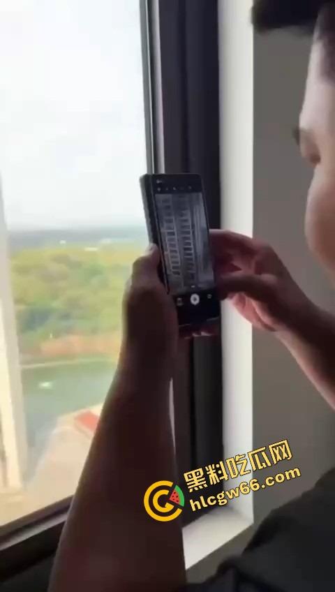 集美逆天操作，阳台晒鲍鱼不拉窗帘，白天晒鲍鱼，晚上老公就地现吃，主打一个鲜嫩刺激！