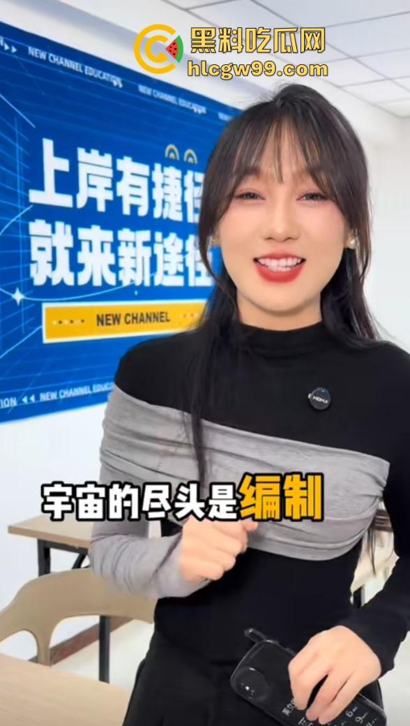 考公培训现场惊现抽象哥,直播模拟教师资格面试逆天发言,男生晕了打醒,女生晕了就操,面试官直接大脑死机!-2