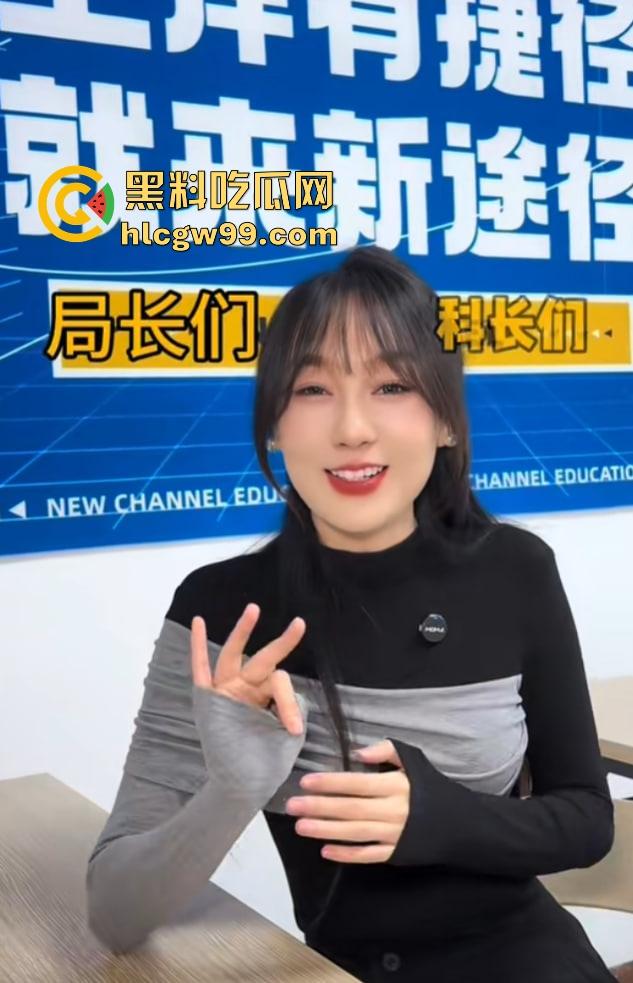 考公培训现场惊现抽象哥,直播模拟教师资格面试逆天发言,男生晕了打醒,女生晕了就操,面试官直接大脑死机!-5