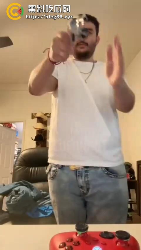 直播界的人才真多 为了礼物直播玩俄罗斯转盘然后死了 真枪实弹 可能就是外国人少的原因！-5