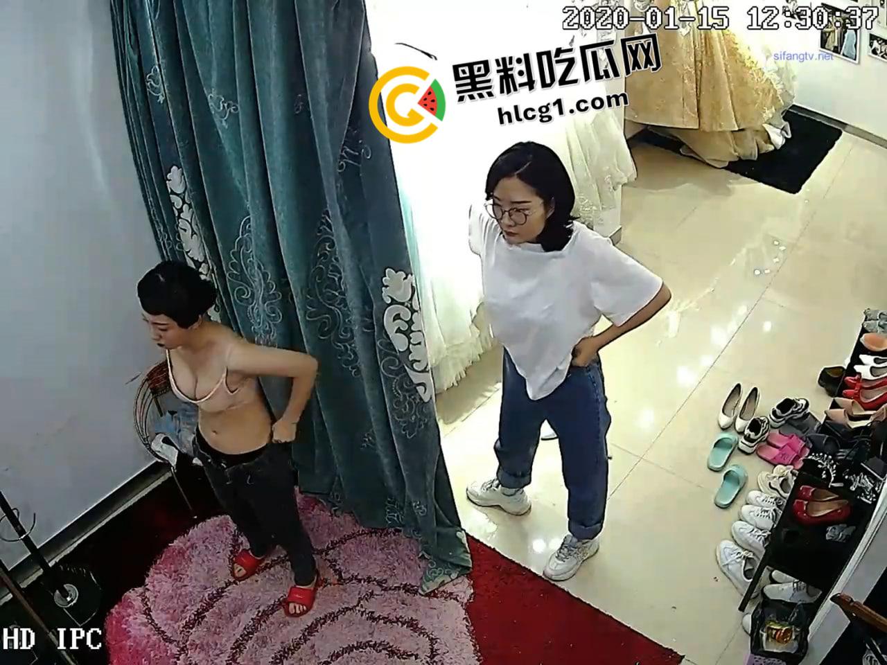 河南服装婚纱店更衣室偷拍!别人的新娘裸体我先看 这一对对美妙的大奶子和屁股才是活着的意义-7