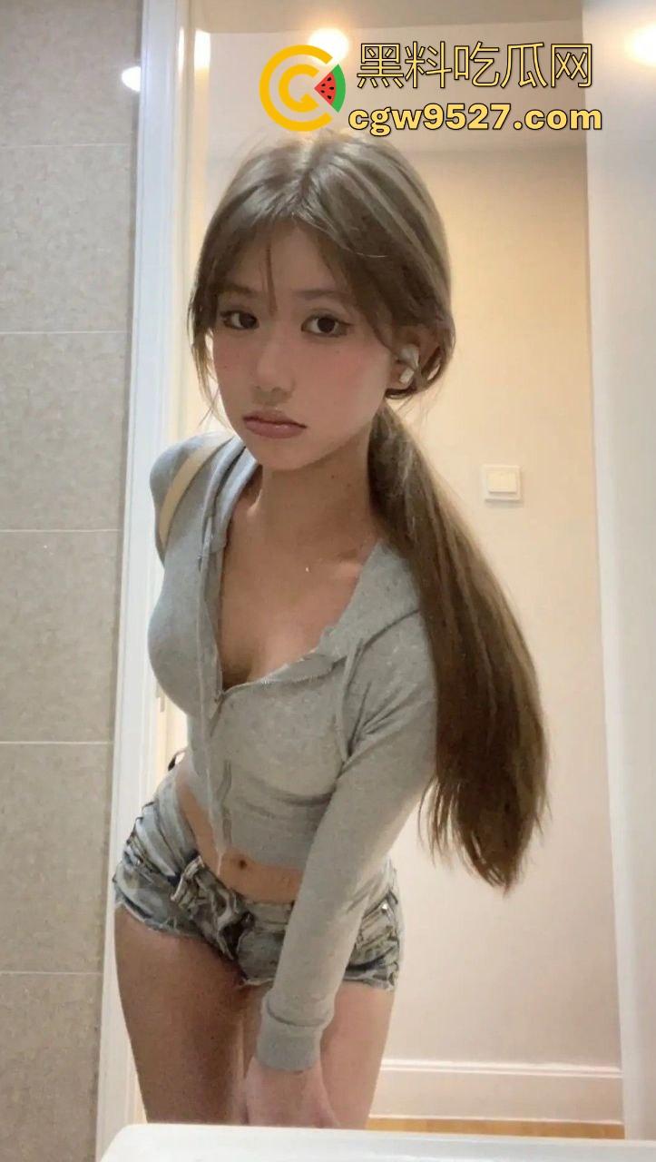 瓜友投稿！自己的胯下coser女母狗，身穿原神cos服露脸口交，翘臀高抬接受激烈后入，分享出来就纯炫耀！