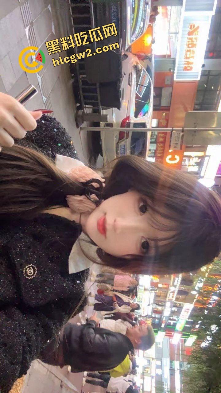 抖音清纯嫩妹网红骚鸡『怡小只』纤细美腿玉足超诱人!酒店与榜一大哥激情猛怼 独家真实曝光!-4