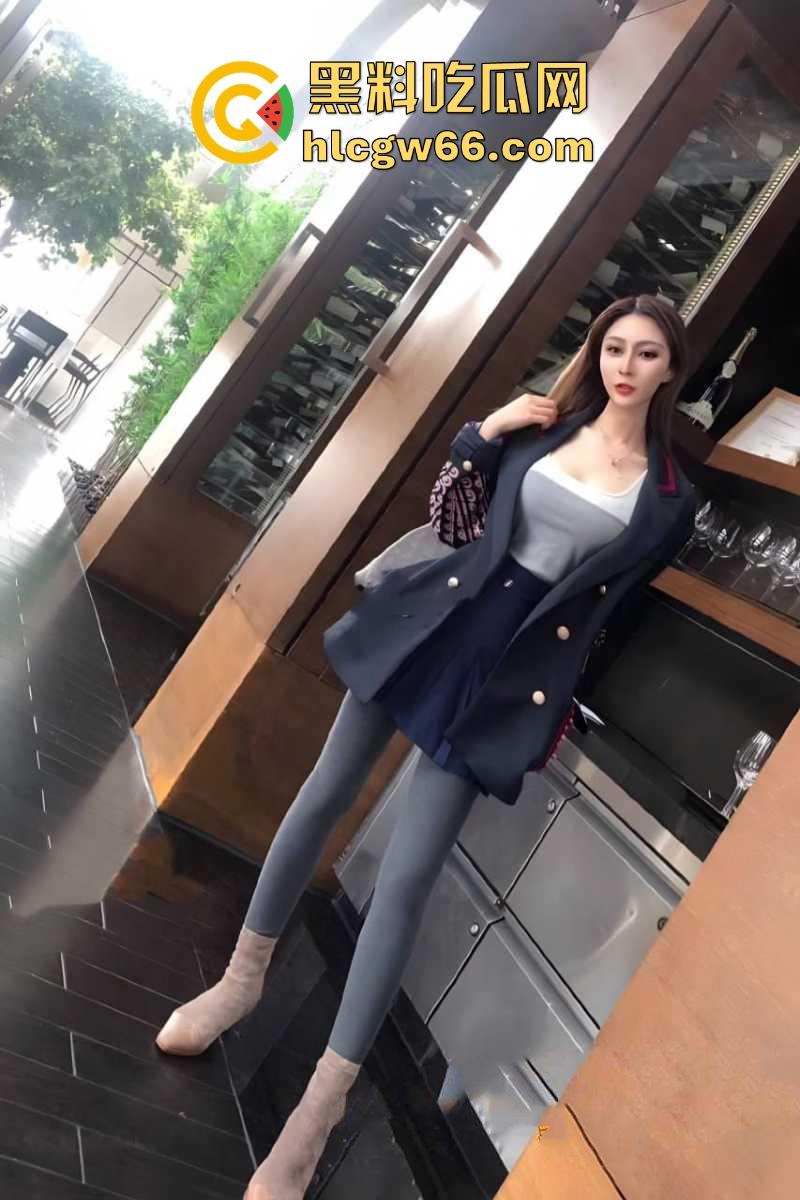 老色批你的大奶来了 高颜值巨乳美女的大尺度自慰福利视频 粉嫩的大奶像奥迪A8的车灯一样的亮眼！-2